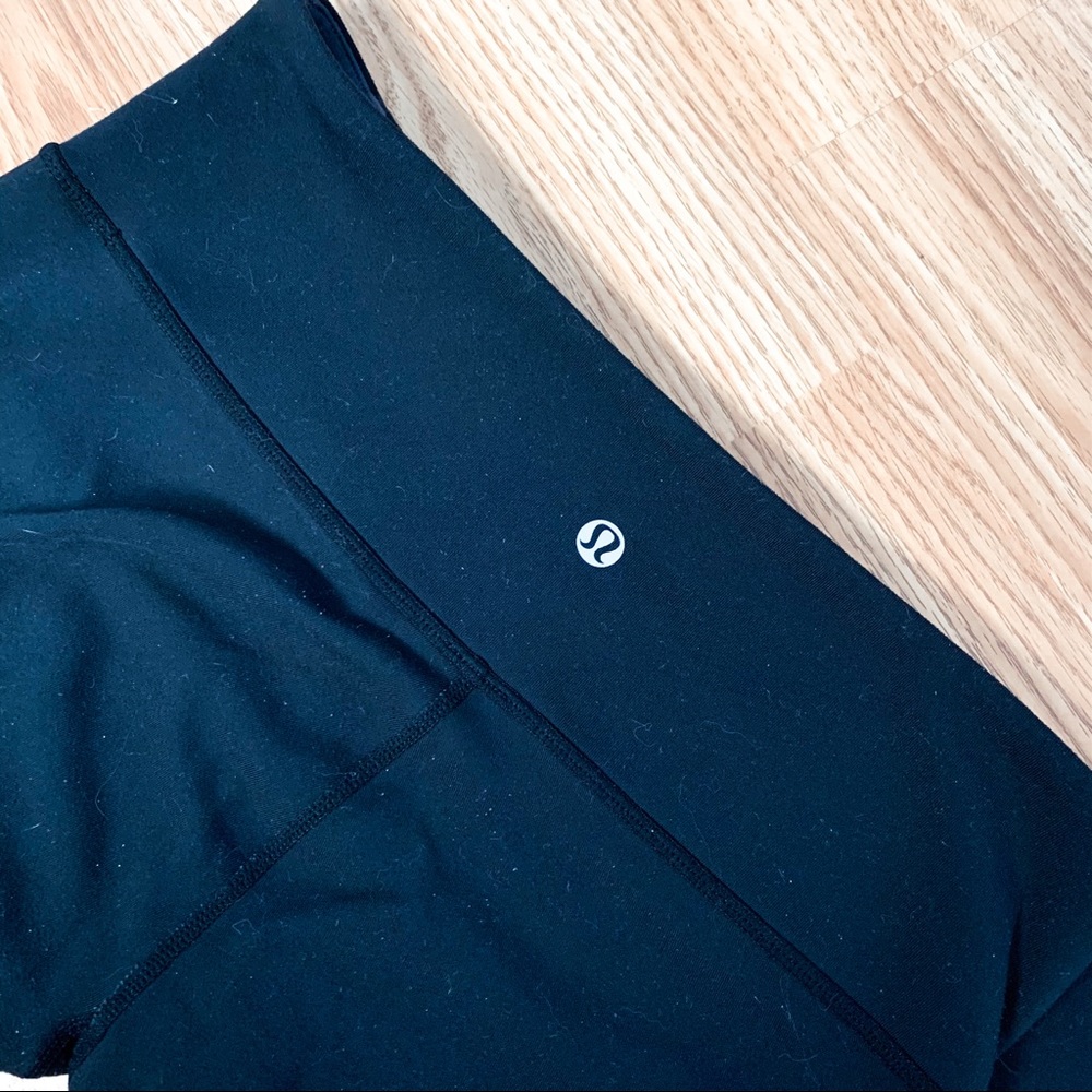 Lululemon • Black & Grey Reversible Crops